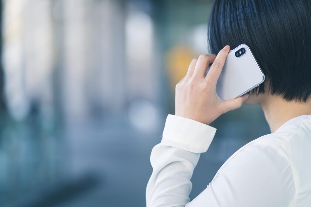離婚した親が亡くなったらどのように連絡が来るのか